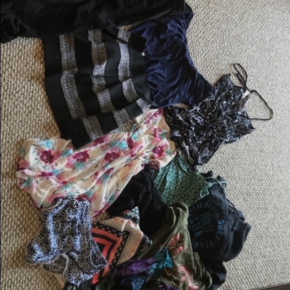 Hollister Other - A bunch of summer clothes size small!